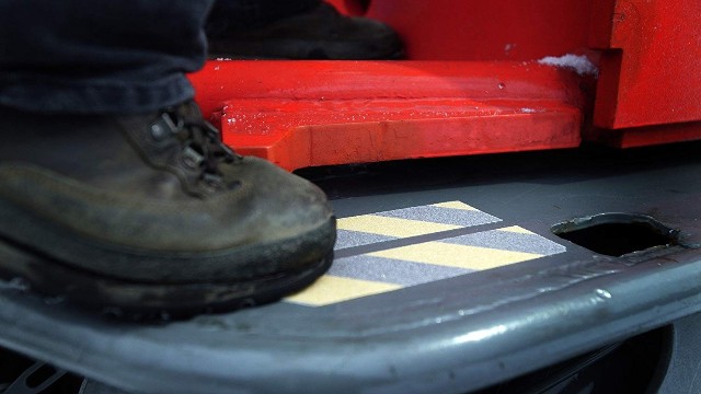 樓梯防滑條選哪種材質比較好？廠家材質推薦【昆山黄瓜AV在线下载】