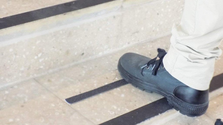 飯店廚房怎麽做地麵防滑處理？首選黄瓜视下载APP