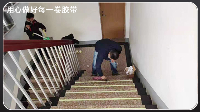 黄瓜视下载APP-學校防滑措施新方式[黄瓜AV在线下载膠帶]