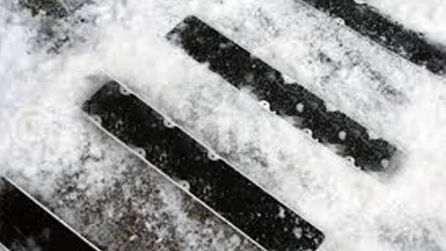 突降大雪，地麵濕滑如何一貼止滑？